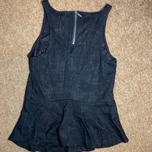 Old Navy women’s peplum tank top - Picture 3 of 3